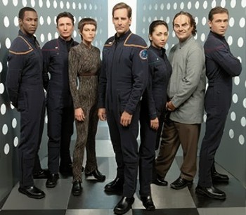 Die neue Enterprise-Crew: Travis, Malcolm, T'Pol, Jonathan, Hoshi, Phlox  Charles 'Trip' (vl)