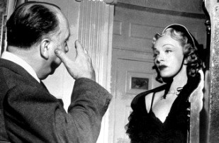 Marlene Dietrich & Regisseur Alfred Hitchcock in Stage Fright, 1950