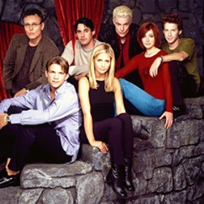 Season 4 Cast: Rupert, Riley, Xander, Buffy, Spike (William, der Blutige), Willow & Oz (Daniel Osbourne) (vl)
